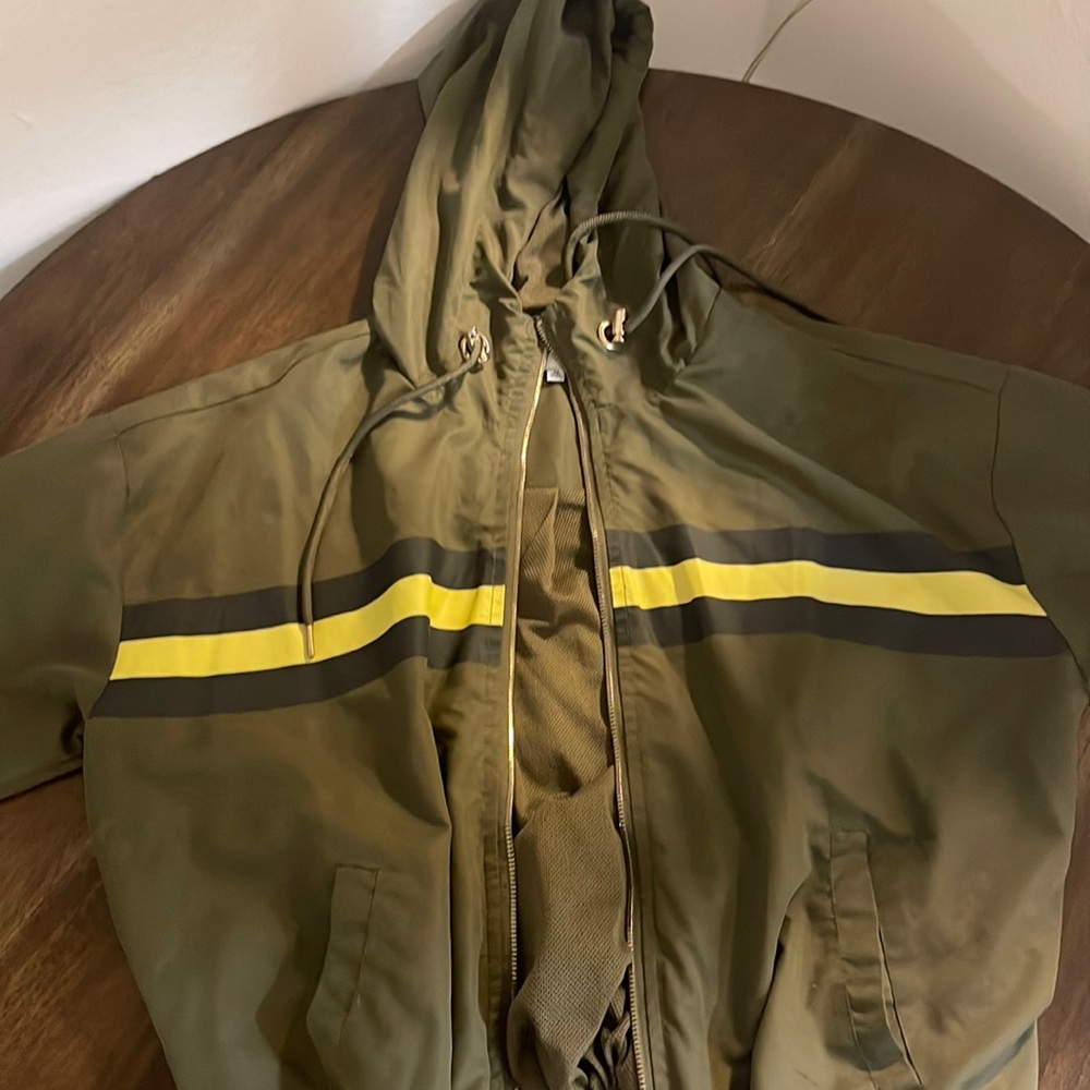 New York supreme green jacket great for winter ! In excellent condition